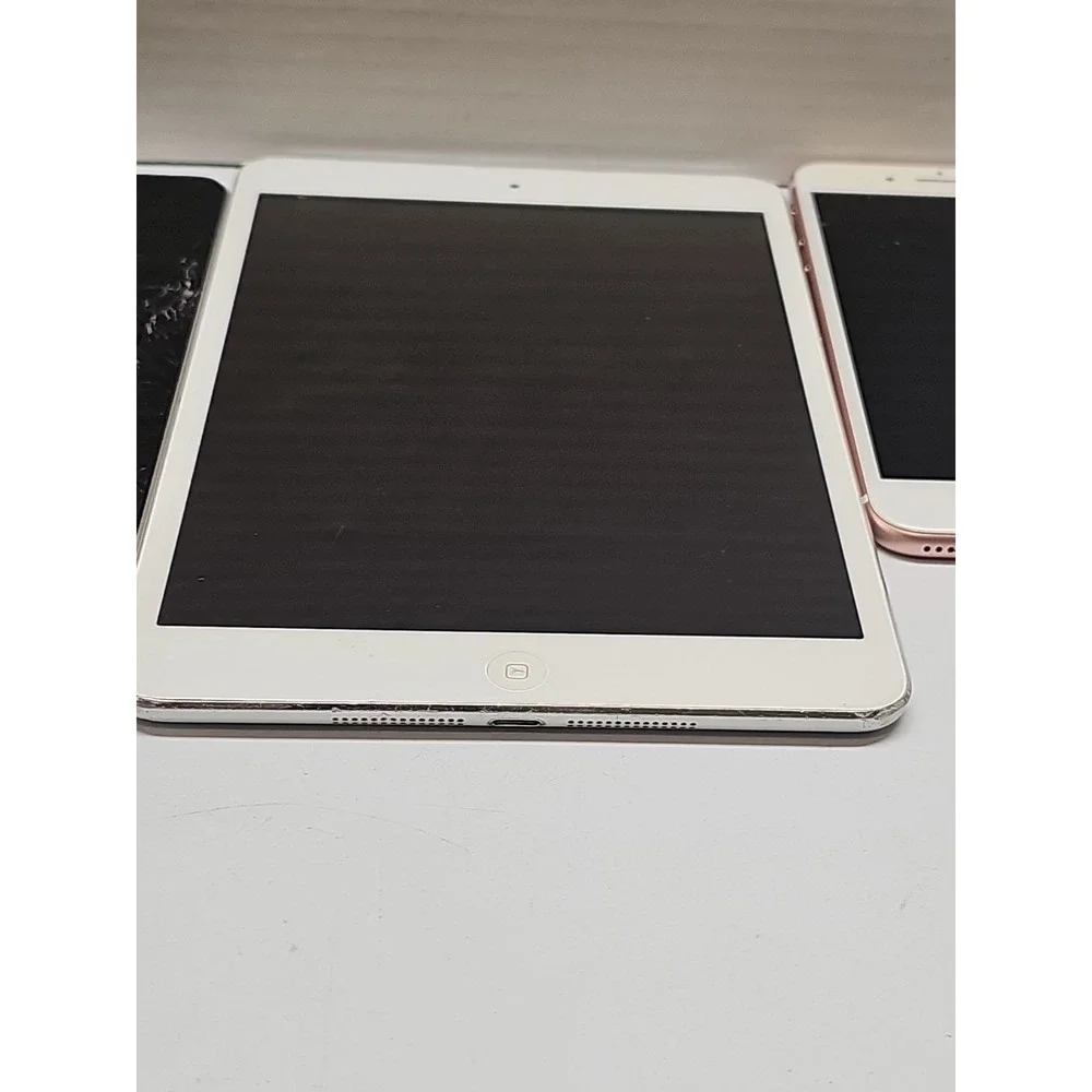 Lot Of 3 Broken Iphone/IPad‎ For Parts